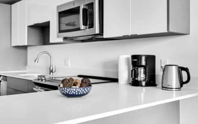 Modern 1BR Apt In Edgewater Free Parking