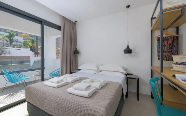 Lambis Studios & Apartments