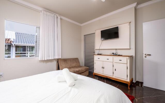 Linda casa de 2 andares c/churrasq RJG011