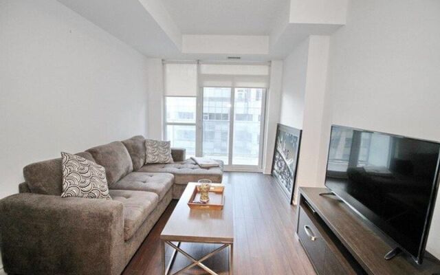 Presidential 1 Bedroom Condo across CN Tower