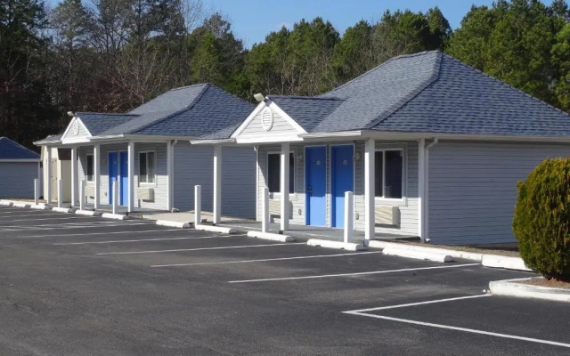 Village Inn and Suites