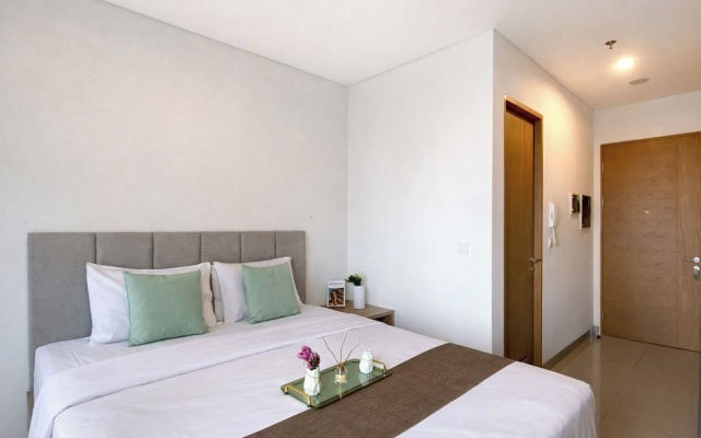 Homey Wooden Touch Studio At Apartment Ciputra World 2 – Guest Rooms – Jakarta