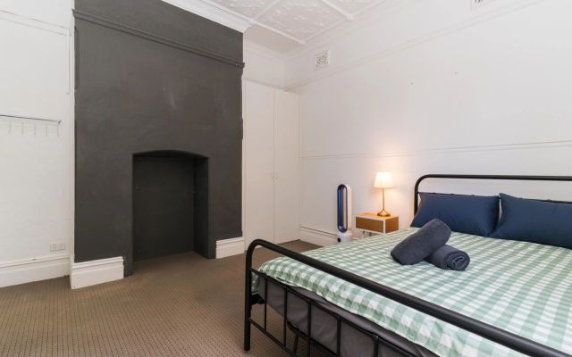 Sandy Bottoms Guesthouse – Guest Rooms – Sydney