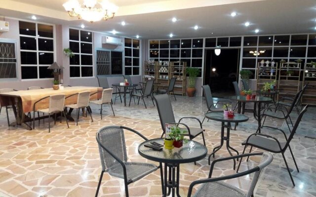 Baansuan Keb Tawan Resort