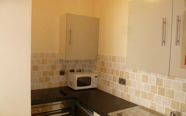 Flat - Sleeps 2 & Parking Available