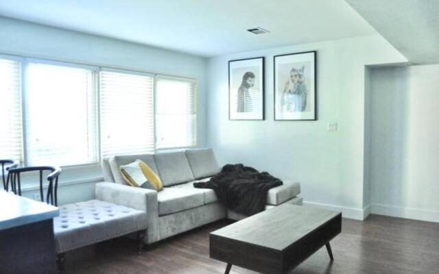 Cozy 1 BD Suite Centrally Located North Vancouver