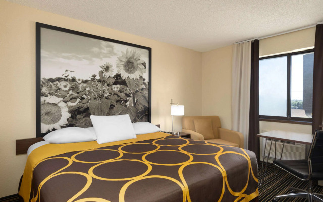 Super 8 by Wyndham Dodge City