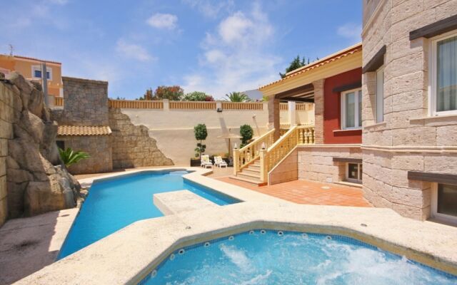 Villa - 4 Bedrooms with Pool, WiFi and Sea views - 104966