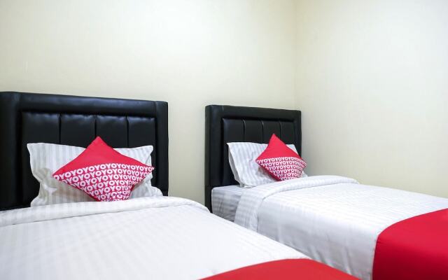 OYO 1149 Hotel Mustika