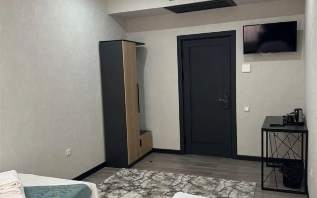 Mehran Hostel (Мехран)