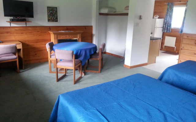 Quiet Bay Inn & Café