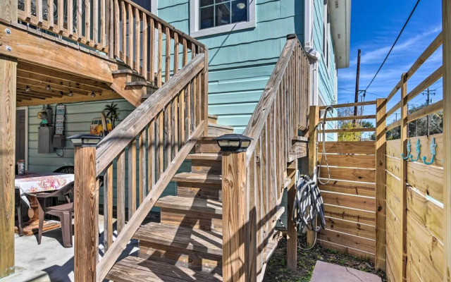 Galveston Retreat w/ Backyard & Patio!