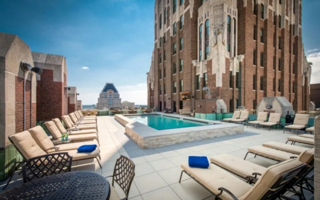 10 Light by Global Luxury Suites