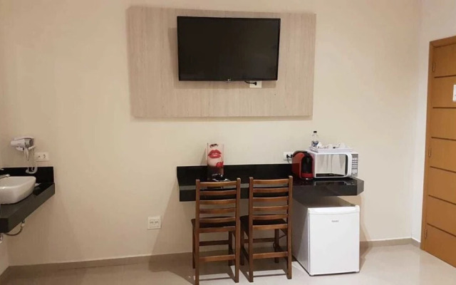 Liverpool Hotel & Motel
