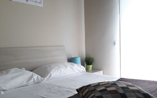 48 airport budget rooms