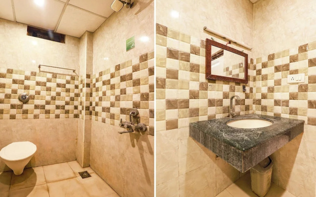 Fabhotel Nk Courtyard