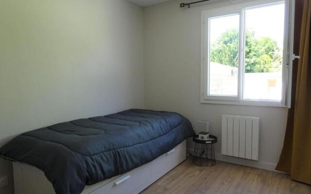 Comfortable Bungalow, Pink Granite Coast