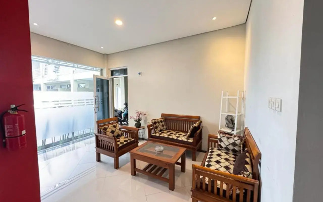 OYO 1078 Fakhira Residence