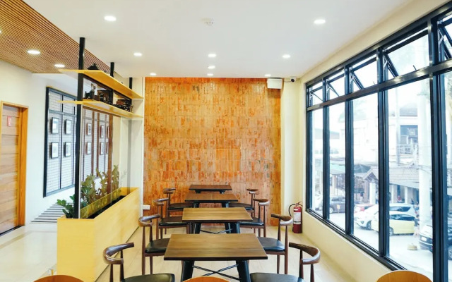Travelbee Airport Inn