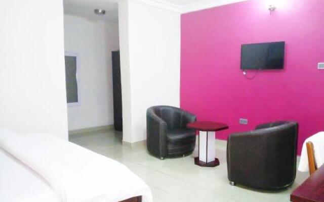 De Royal Legacy Hotel and Suites