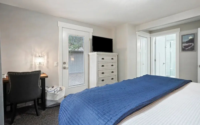 2 Killdeer Home features Private Hot Tub and Bikes to Explore Sunriver by RedAwning