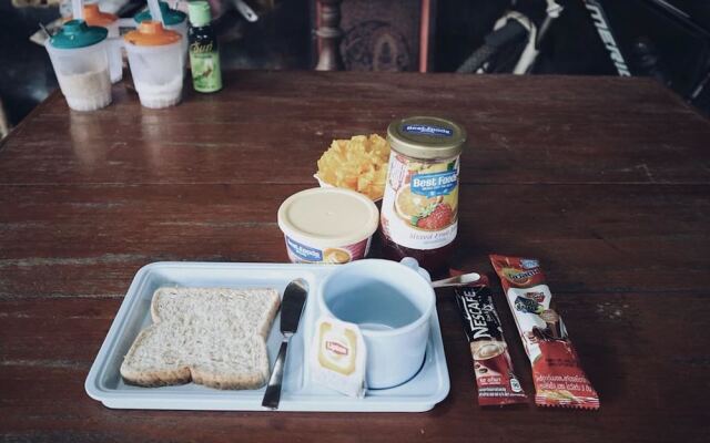 Crossroads House - Hostel