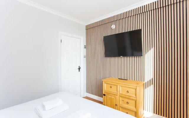 Stylish 2 Bedroom Apartment Near Regents Park