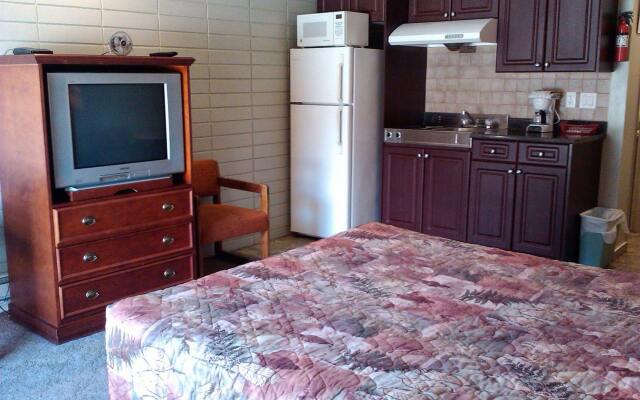 August Jack Motor Inn