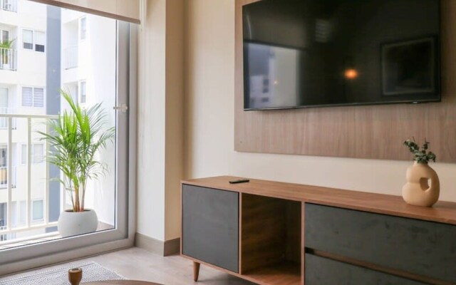 w Marvelous 2BR With Balcony in Miraflores