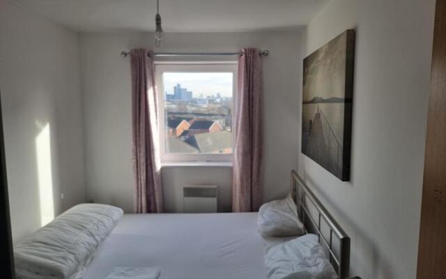 Impeccable 2-bed Apartment in Salford