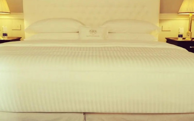 Royal Palace Luxury Suites & Hotel