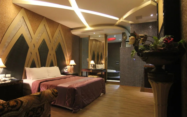 Romantic Code Motel