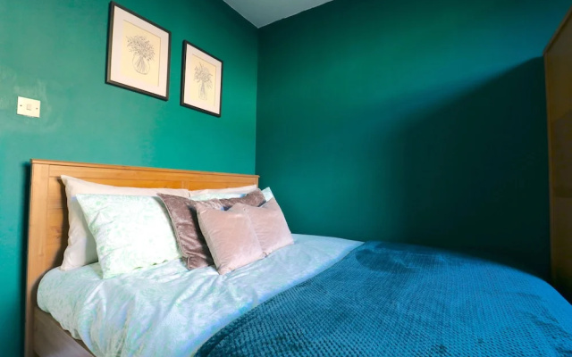 Comfortable Apartment in West End