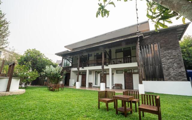 Croissant hotel and cafe