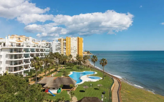 1 Line Beachfront Apartment With Stunning sea View