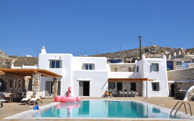 Zeus Seafront Villa