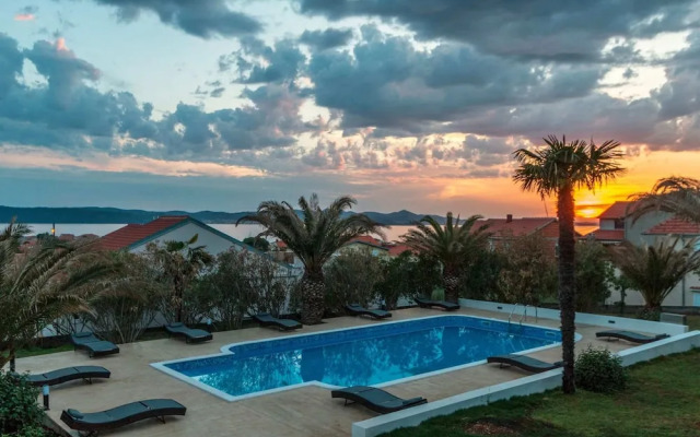 Luxury Holiday Home in Bibinje near Sea