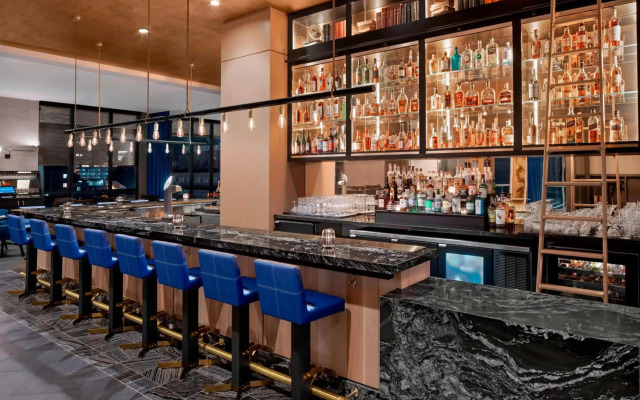 The Oaklander Hotel, Autograph Collection