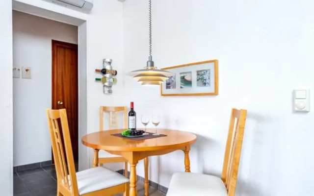 Apartment - 2 Bedrooms with Pool and WiFi - 107885