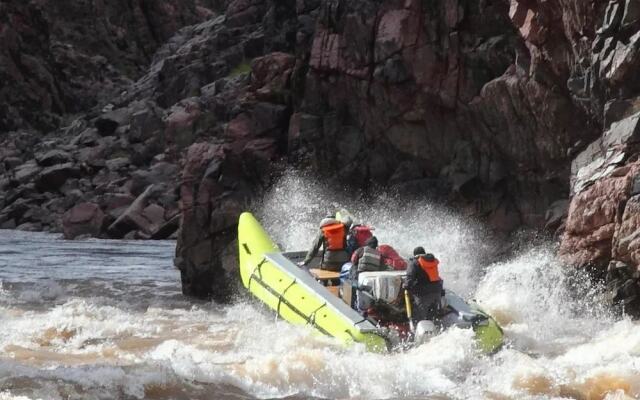 Grand Canyon Caverns Inn