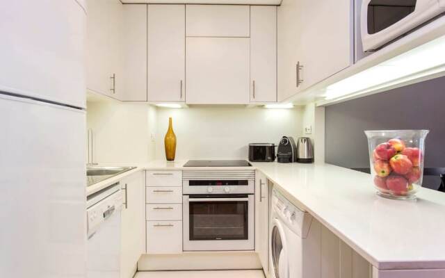 Stylish 1 Bedroom Flat Near La Sagrada Familia