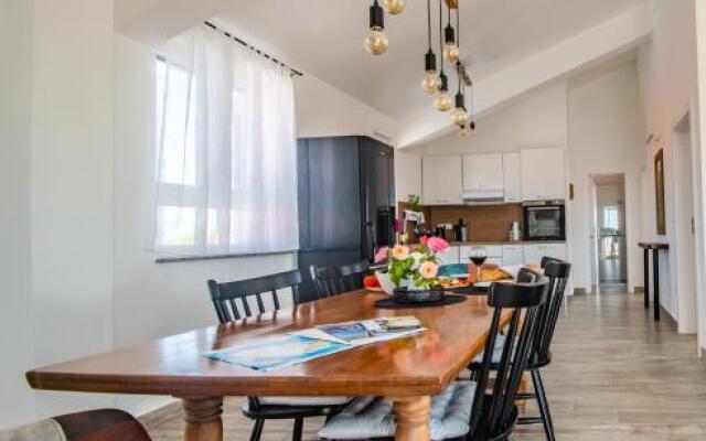 Marina Apartments Vir
