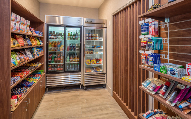 Holiday Inn Express and Suites Modesto by IHG