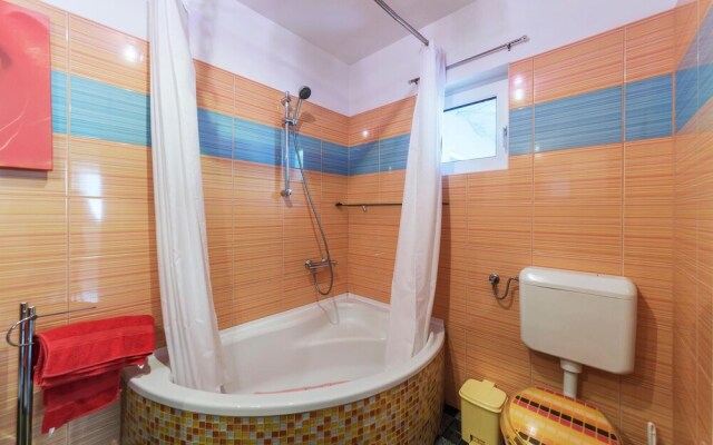 Stunning Apartment in Fazana With Wifi and 3 Bedrooms