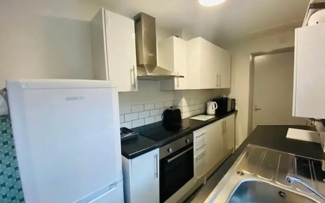 Townhouse @ 110 Etruria Vale Road Stoke