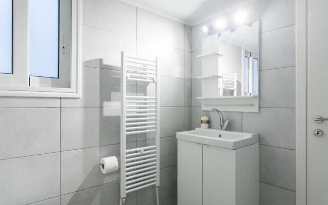 Minimal 2 BR near Olympic Stadium - 15 min walk