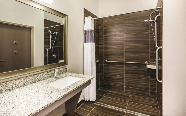 La Quinta Inn & Suites by Wyndham St. Paul-Woodbury