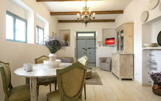 4 Person Villa with Private Swimming Pool & Garden in Lovely Surroundings near Cortona