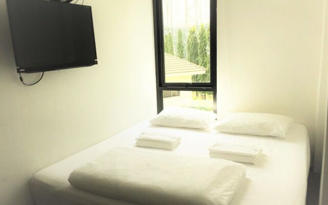 HOLY SHEET Hostel
