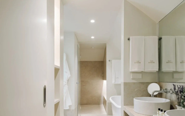 The Ivens, Autograph Collection